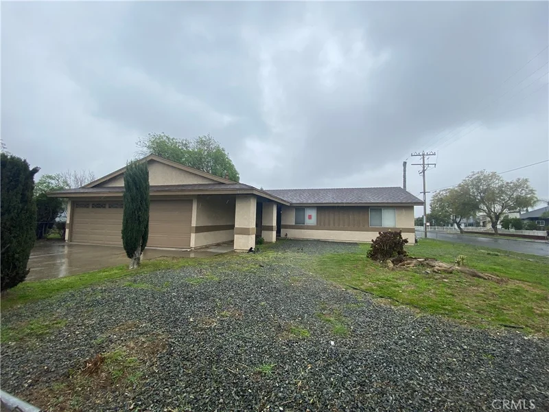 897 W Hawthorne Street, Bloomington, CA 92316