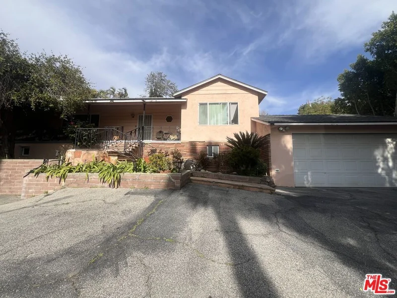 1040 Sherlock Drive, Burbank, CA 91501