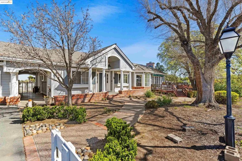 4210 Suzanne Dr, Pittsburg, CA 94565