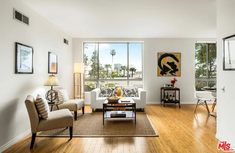 622 S Barrington Avenue 204, Los Angeles, CA 90049