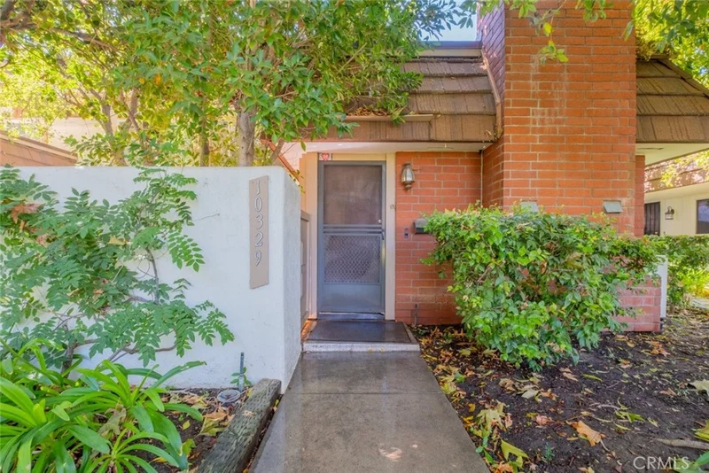 10329 Larwin Avenue, Chatsworth, CA 91311