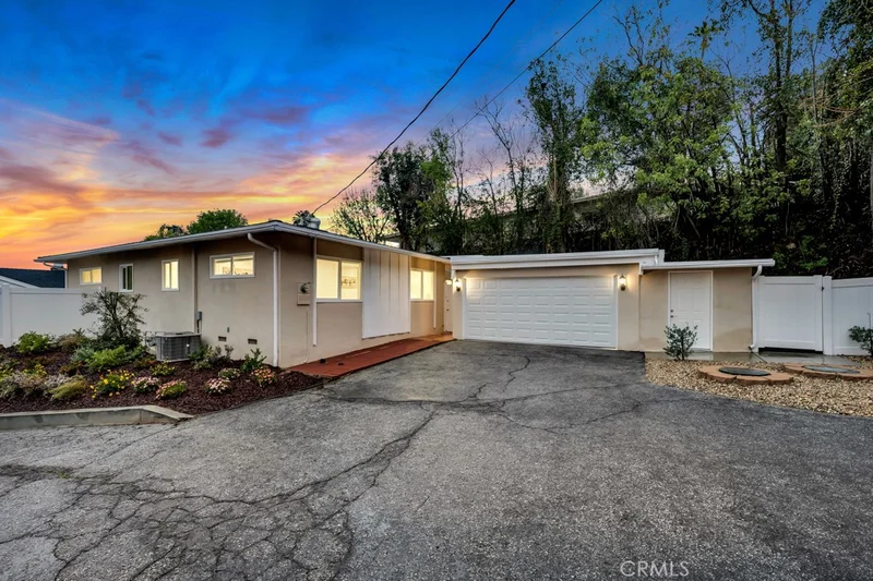 22476 Cass Avenue, Woodland Hills, CA 91364