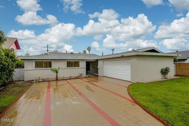 8955 Oneida Avenue, Sun Valley, CA 91352