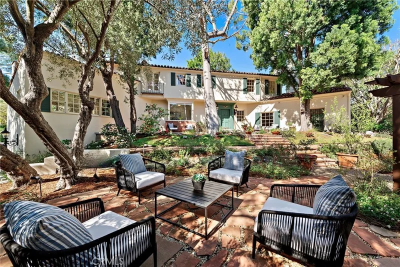 4127 Chevy Chase Dr., La Canada Flintridge, CA 91011