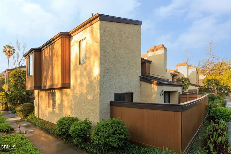 253 Linwood Avenue E, Monrovia, CA 91016