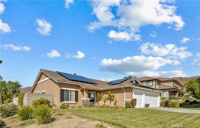 7814 Santa Angela St., Highland, CA 92346