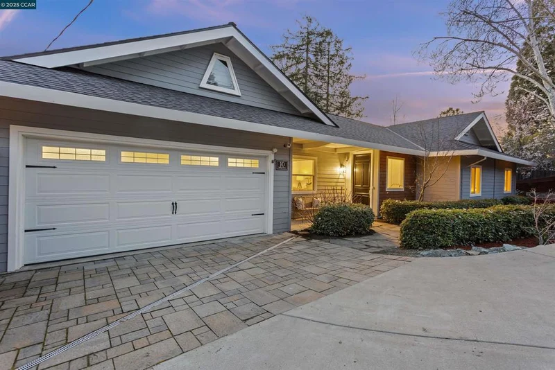 10 Valley Dr, Orinda, CA 94563