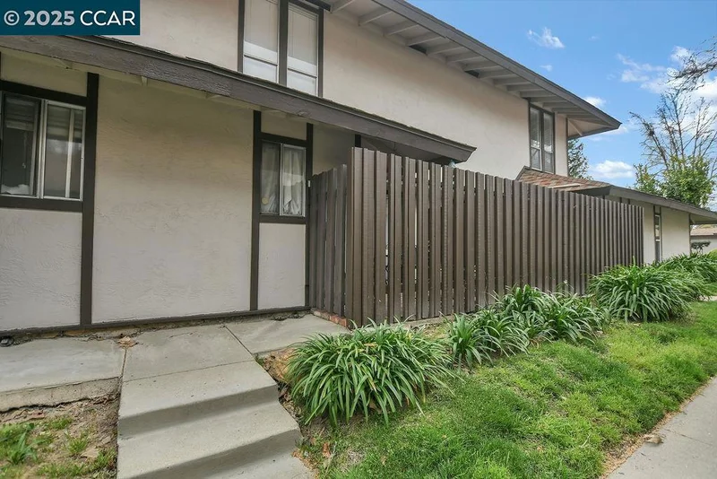 5457 Roundtree Pl C, Concord, CA 94521