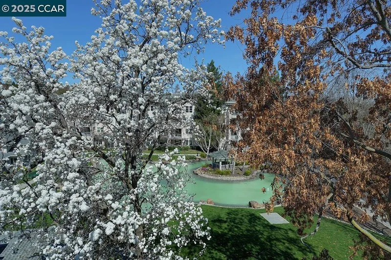 1860 Tice Creek Dr 1424, Walnut Creek, CA 94595