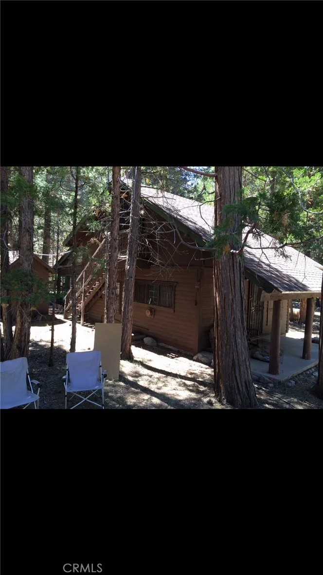 9 Southfork Road, Angelus Oaks, CA 92305