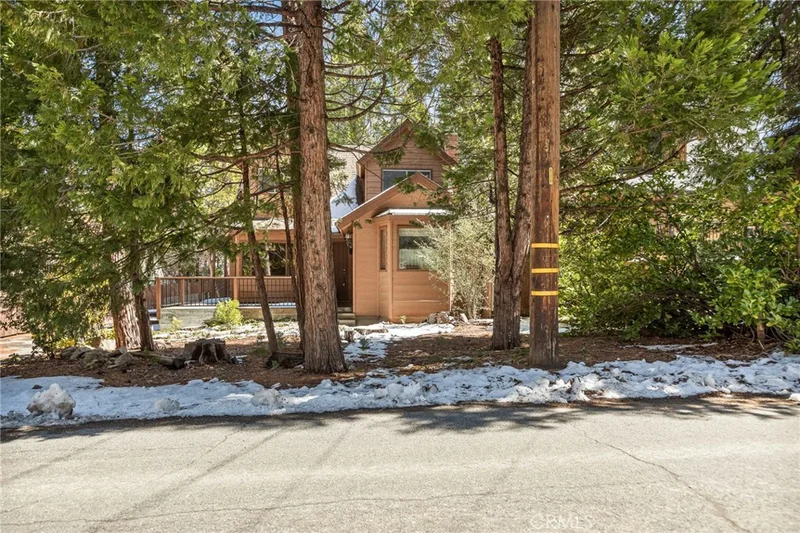 275 Heliotrope Drive, Lake Arrowhead, CA 92352