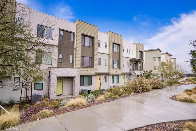 26934 Tanager Lane, Valencia, CA 91381