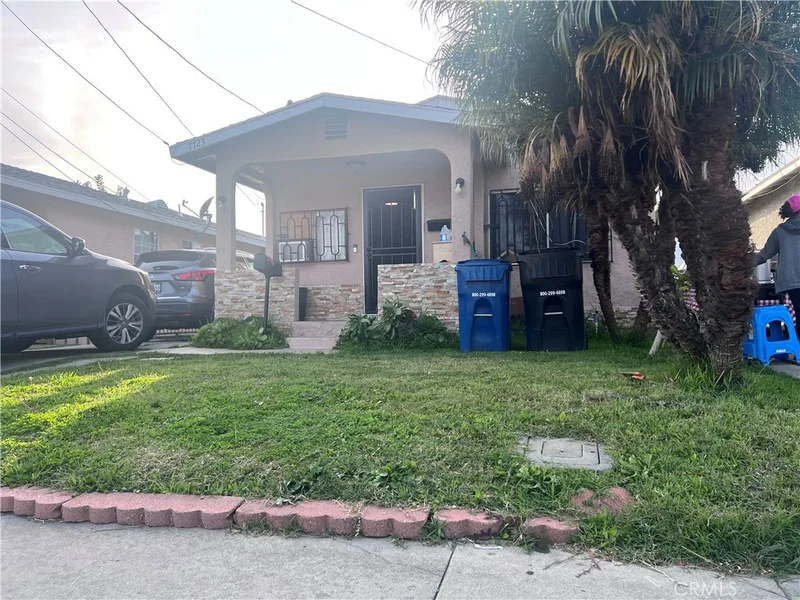 7723 Otis Avenue, Cudahy, CA 90201