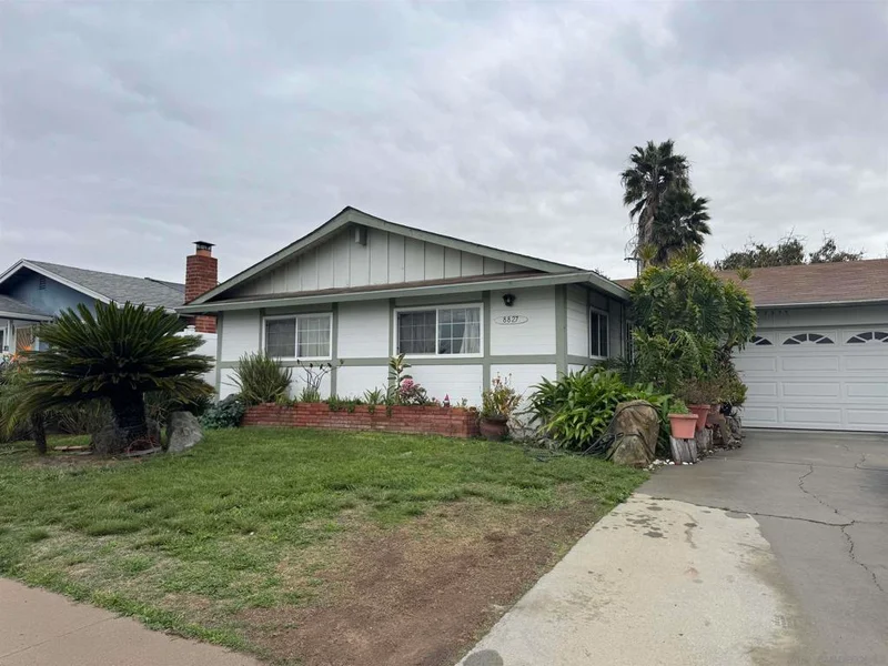 8827 Leigh Ave, Spring Valley, CA 91977