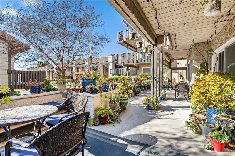 2298 Rose Avenue 203, Signal Hill, CA 90755