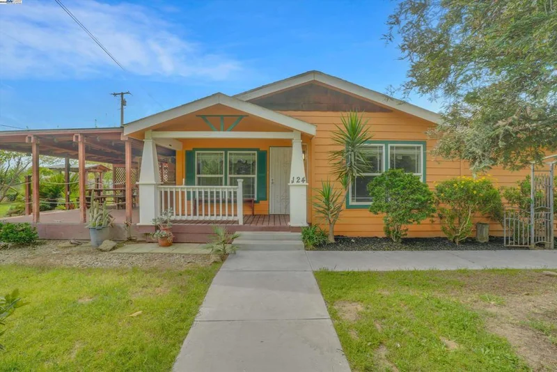 124 San Joaquin St, Modesto, CA 95358