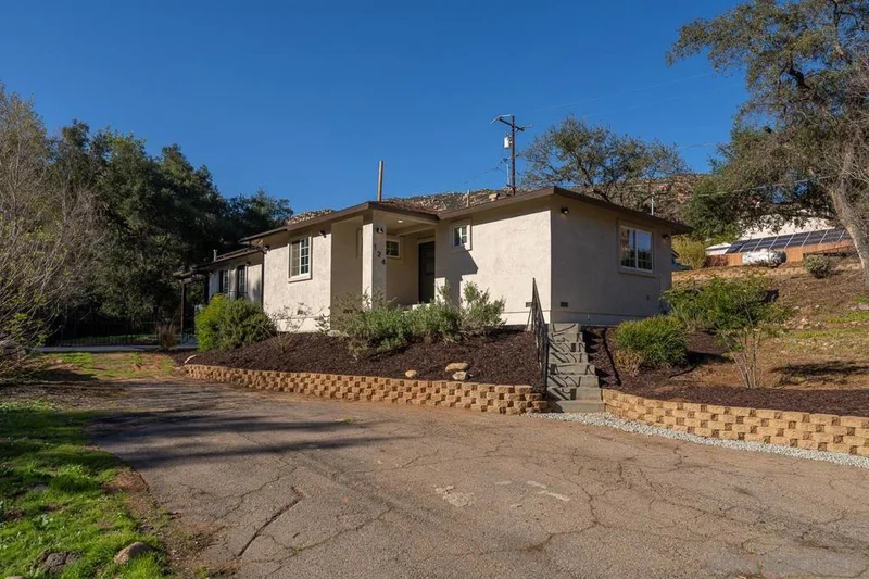 124 Frances Dr, El Cajon, CA 92019
