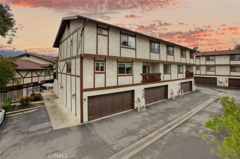 10480 Sunland Boulevard 14, Sunland, CA 91040
