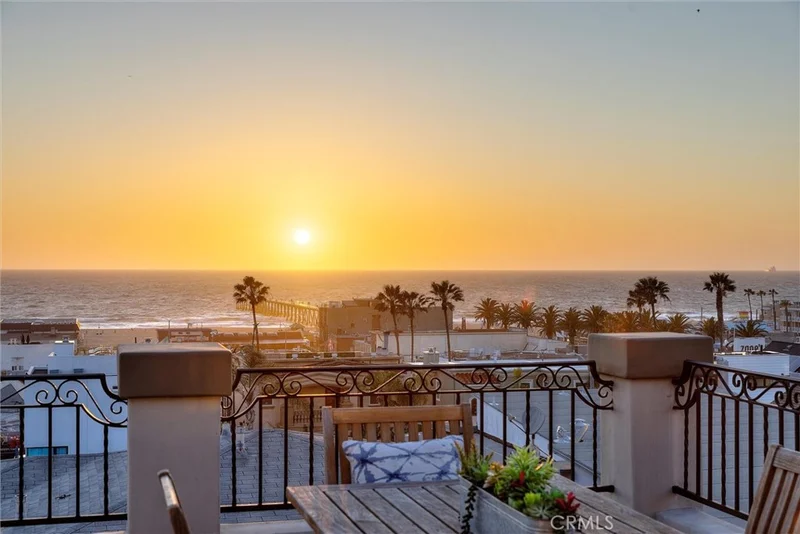 1042 Bayview Drive, Hermosa Beach, CA 90254