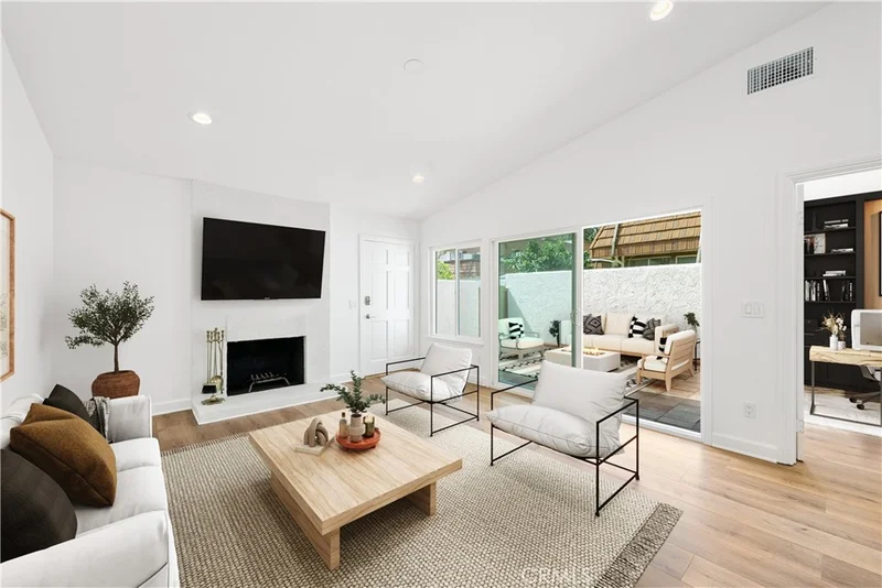 10179 Larwin Avenue 5, Chatsworth, CA 91311