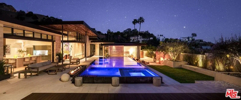 1853 Marcheeta Place, Los Angeles, CA 90069