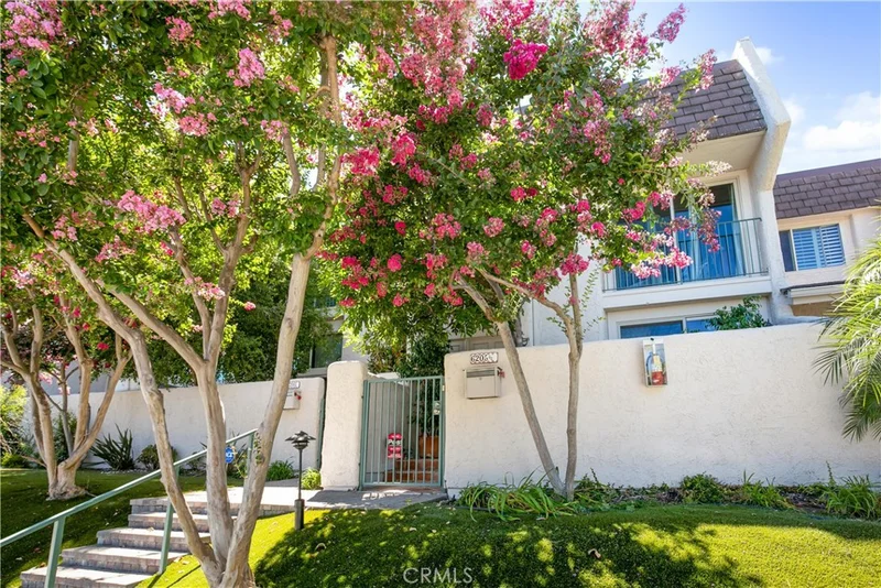 6205 1/2 Randi Avenue, Woodland Hills, CA 91367
