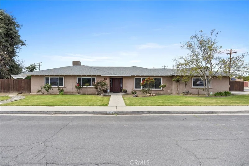 901 Loch Lomond Drive, Bakersfield, CA 93304