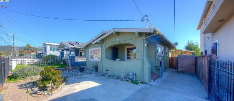 2718 Seminary Ave, Oakland, CA 94605
