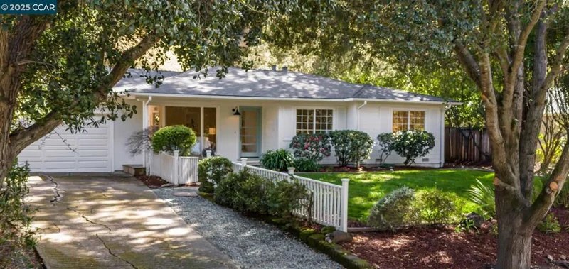 1 Via Floreado, Orinda, CA 94563