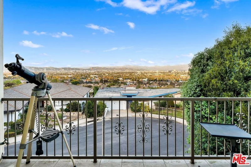 4212 Don Alanis Place, Los Angeles, CA 90008
