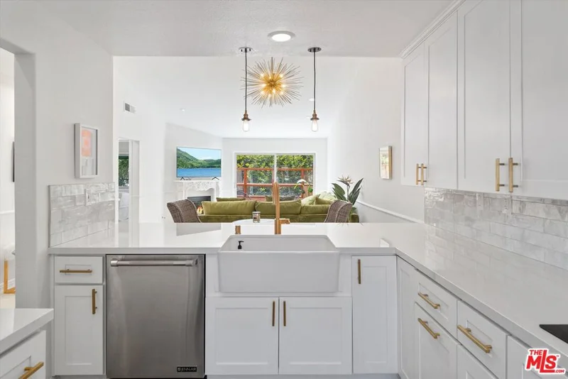 229 Villa Point Drive, Newport Beach, CA 92660