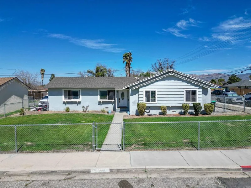 524 W Montrose Avenue, Hemet, CA 92543