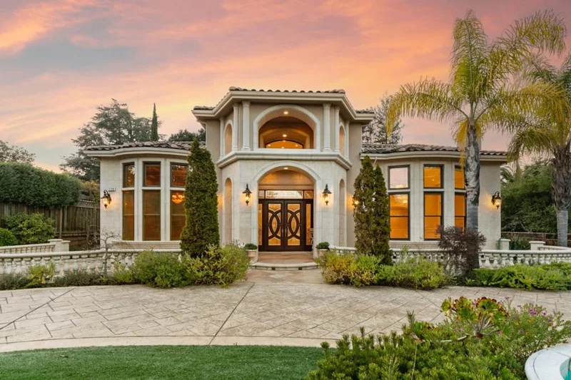 779 Mora Drive, Los Altos, CA 94024