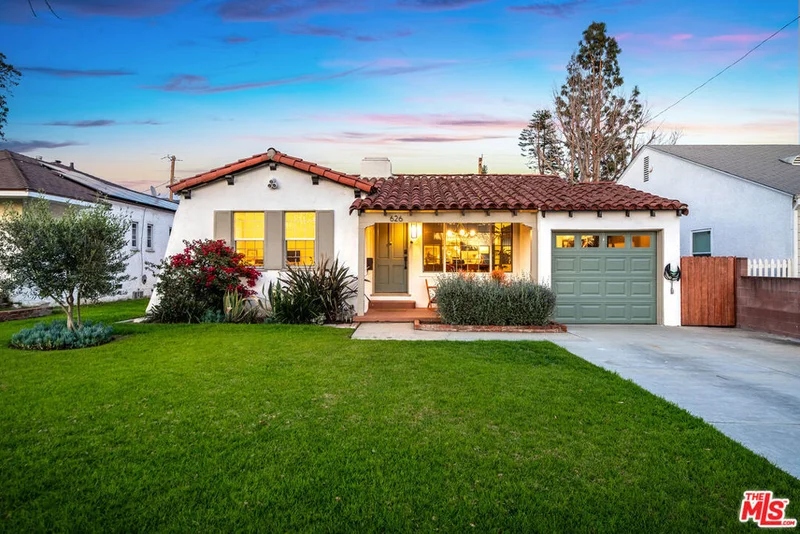626 N Beachwood Drive, Burbank, CA 91506