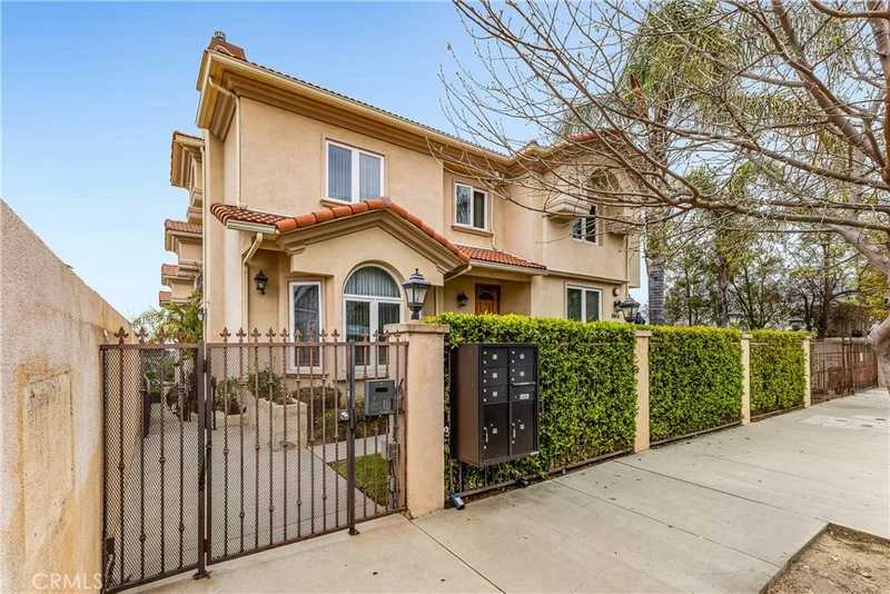 10415 Commerce Avenue 3, Tujunga, CA 91042