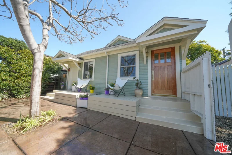 1018 Oakwood Avenue, Venice, CA 90291