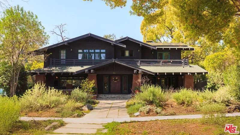 897 N Holliston Avenue, Pasadena, CA 91104