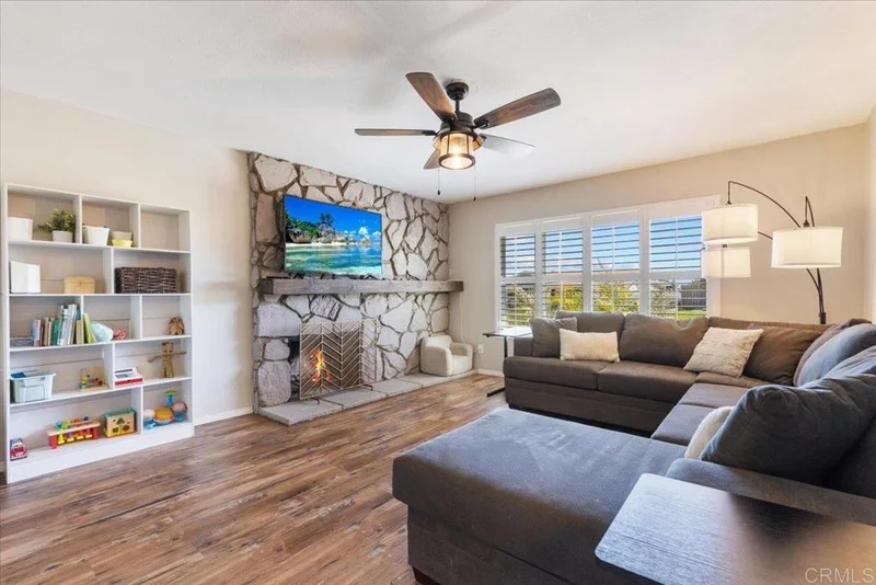 10114 Woodglen Vista Drive, Santee, CA 92071