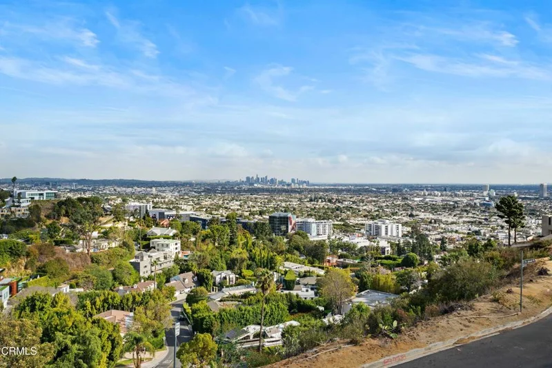 8871 Collingwood Drive, Los Angeles, CA 90069