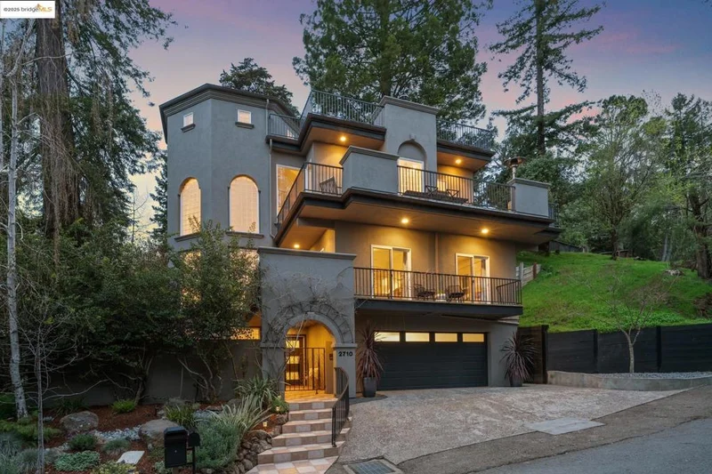 2710 Chelsea Dr, Oakland, CA 94611