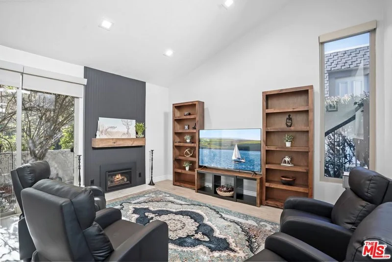 6225 Shoup Avenue 88, Woodland Hills, CA 91367