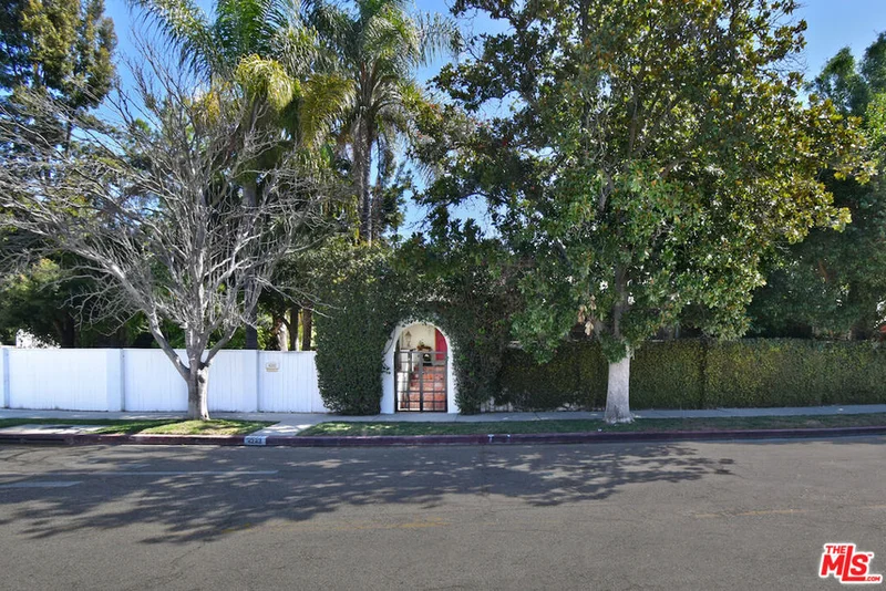4262 Woodcliff Road, Sherman Oaks, CA 91403
