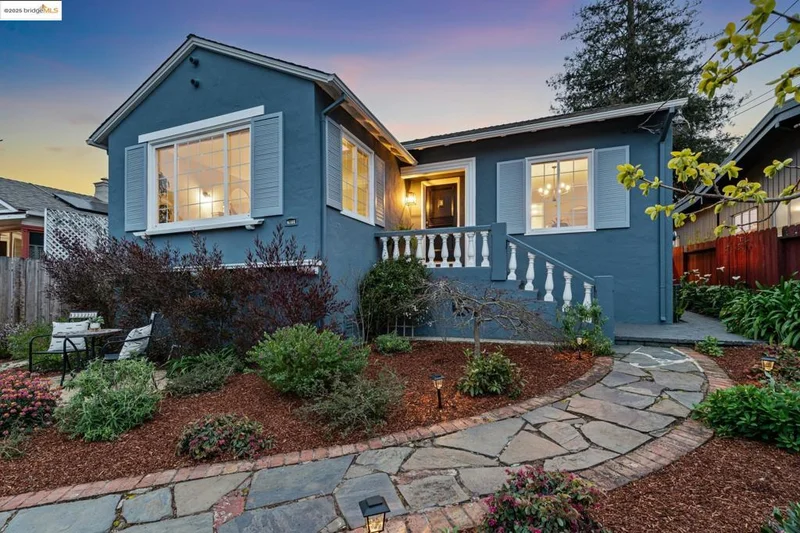 4300 Dunsmuir Ave, Oakland, CA 94619