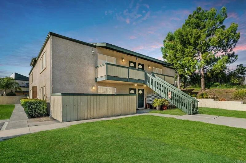 868 E Alvarado 11, Fallbrook, CA 92028