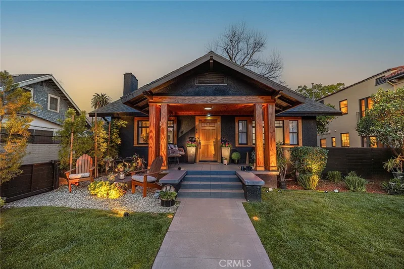 1026 N Los Robles Avenue, Pasadena, CA 91104