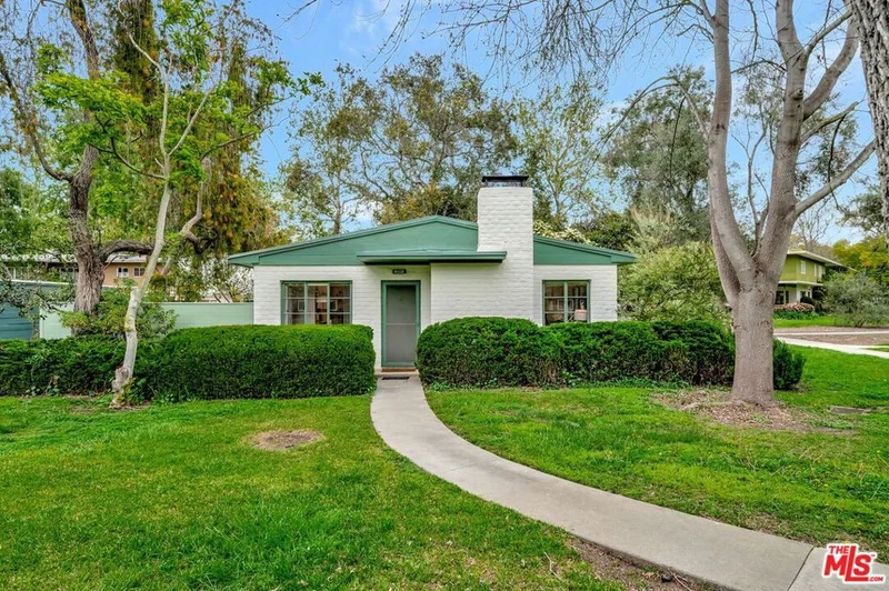 5541 Village, Los Angeles, CA 90016