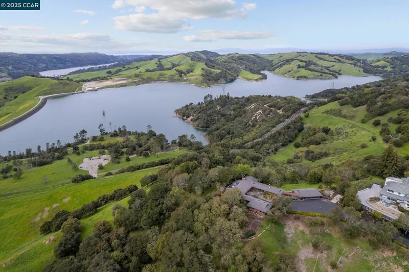 101 Tappan Lane, Orinda, CA 94563-1013