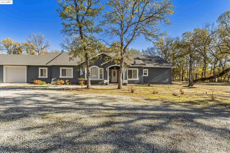 8585 Whispering Oaks Rd, Redding, CA 96002