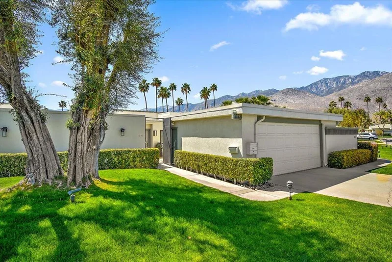 1873 Grand Bahama Drive E, Palm Springs, CA 92264