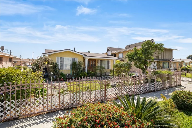 6256 Corona Avenue, Bell, CA 90201